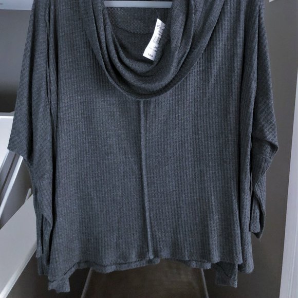 "SOLD" - Gray Waffle Knit Top - Size L - Picture 5 of 5